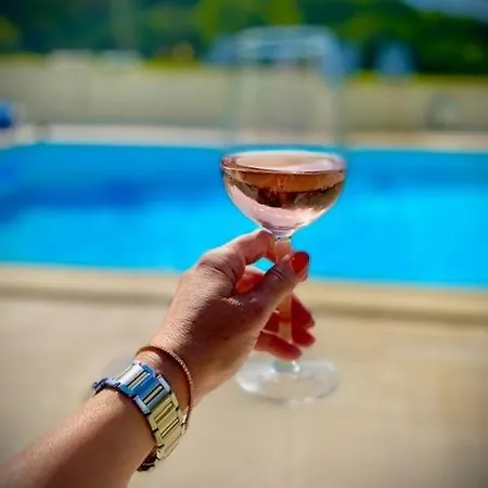Domaine La Bed & Breakfast *